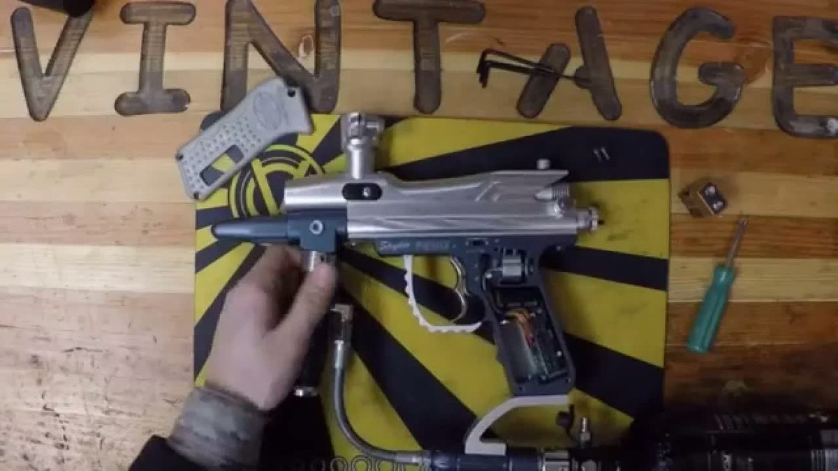 A Spyder Fenix opened up on the tech mat in Tony's 43-minute full rebuild video for the shop.